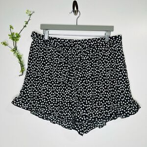 SHEIN Curve Black White Daisy Flower Ruffle Tie Waist Shorts
